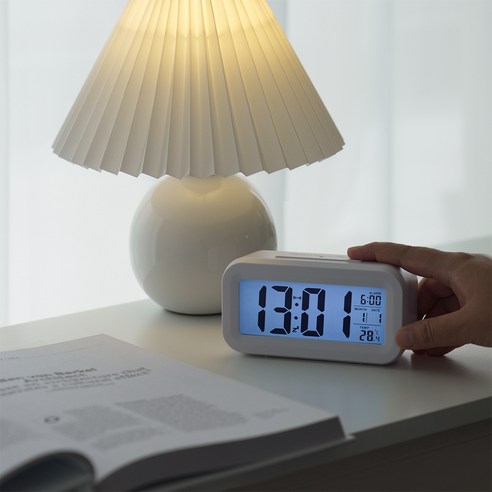 책상 위 필수템! 홈플래닛 디지털 탁상용 시계, 직접 써보니?