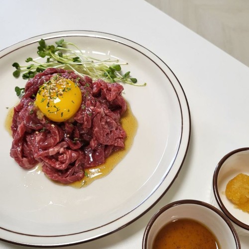 집에서 편하게 즐기는 최고급 **마장동 투뿔 화려한우 육회** 후기!