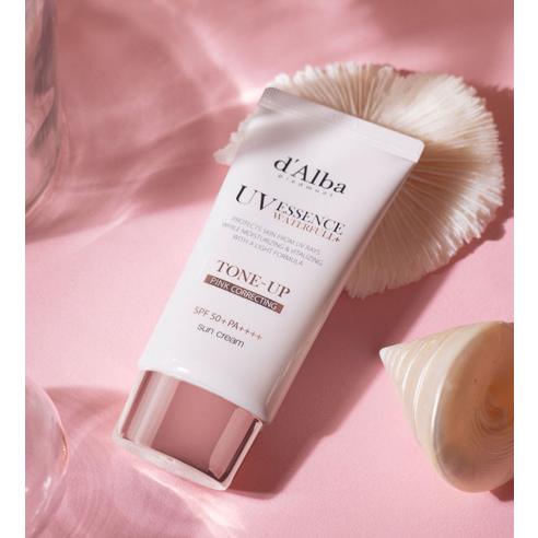 칙칙한 피부 이제 안녕! 달바 워터풀 톤업 선크림 하나로 물광 피부 완성!