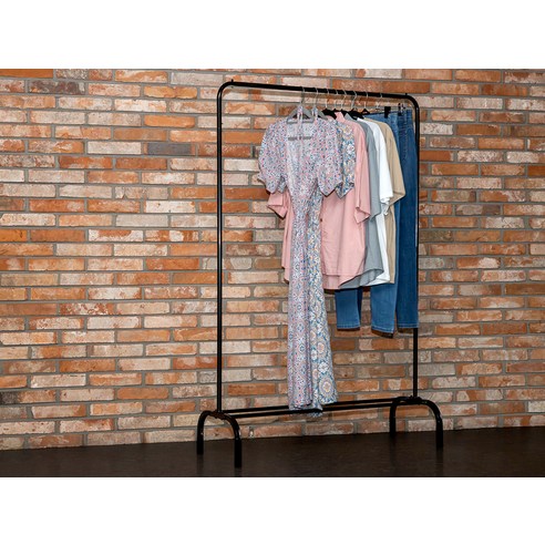 좁은 공간도 OK! 코멧 홈 베이직 스탠드 행거로 깔끔하게 정리했어요!