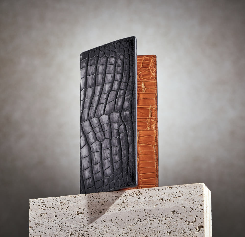 남자의 품격을 완성하다: 더퀴르 블랙라벨 악어가죽 장지갑 솔직 후기