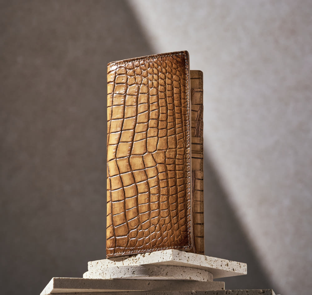 남자의 품격을 완성하다: 더퀴르 블랙라벨 악어가죽 장지갑 솔직 후기